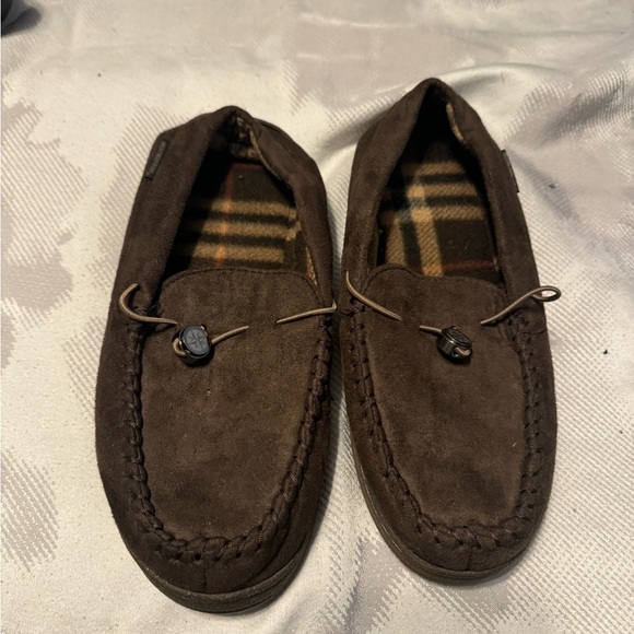 Weatherproof Other - Men’s classic brown slippers, super comfy. Size9-10